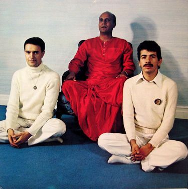 Carlos Santana, Mahavishnu John McLaughlin - Love Devotion Surrender 